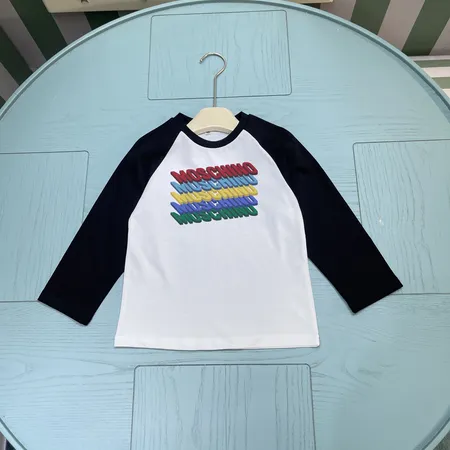 モスキーノ パーカー