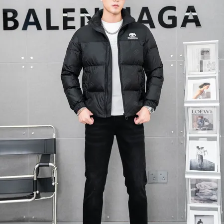 バレンシアガ ダウンジャケット
