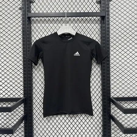 アディダス Tシャツ