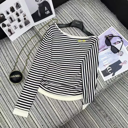 ミュウミュウ Tシャツ