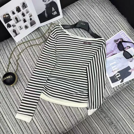 ミュウミュウ Tシャツ