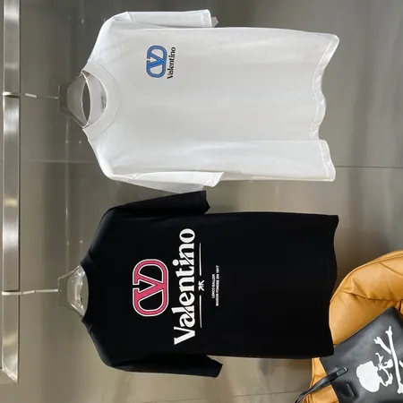 ヴァレンティノ Tシャツ