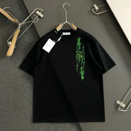 ヴァレンティノ Tシャツ