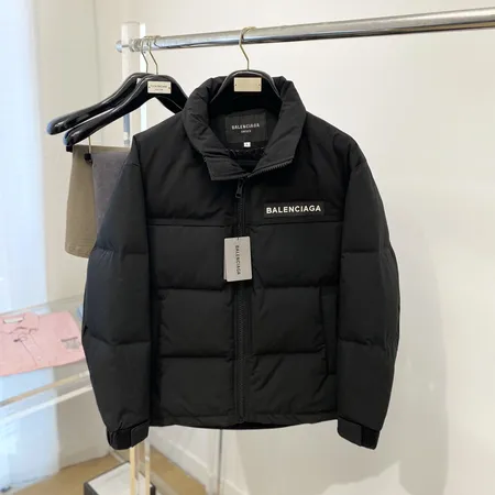 バレンシアガ ダウンジャケット