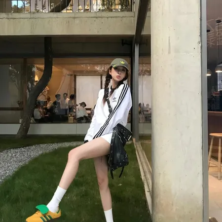 アディダス Tシャツ