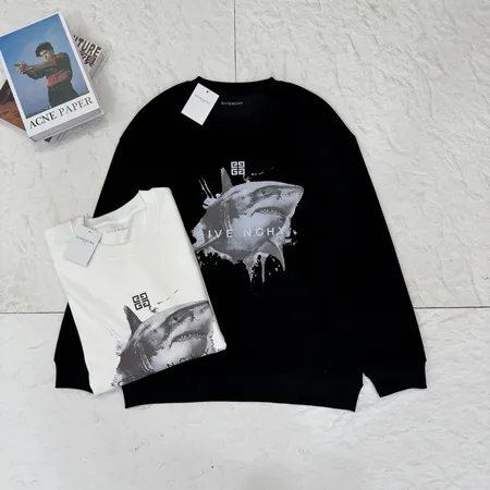 ジバンシィ パーカー