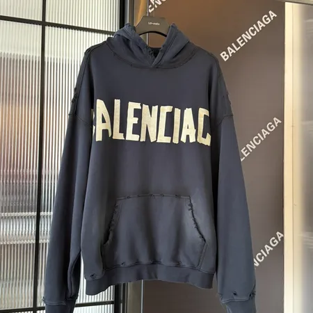 バレンシアガ パーカー