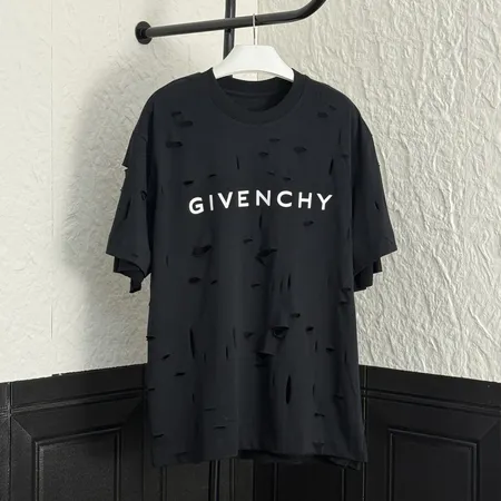 ジバンシィ Tシャツ