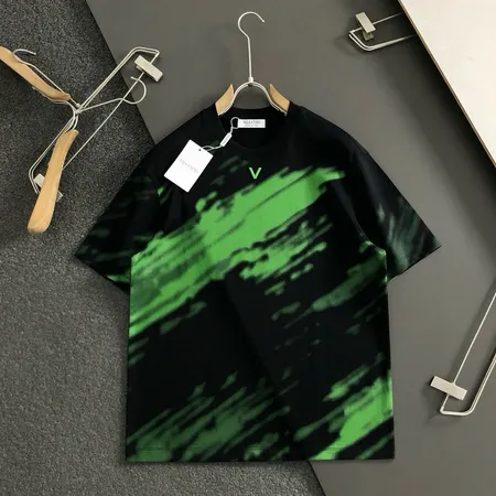 ヴァレンティノ Tシャツ