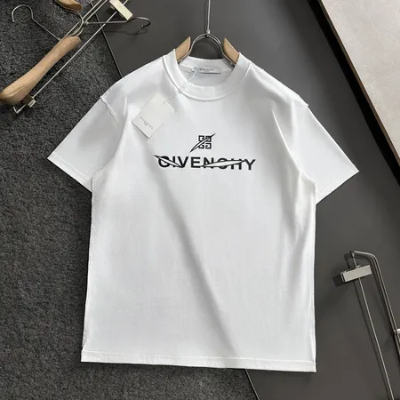 ジバンシィ Tシャツ