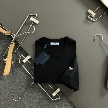プラダ Tシャツ
