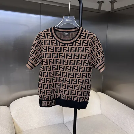 フェンディ Tシャツ