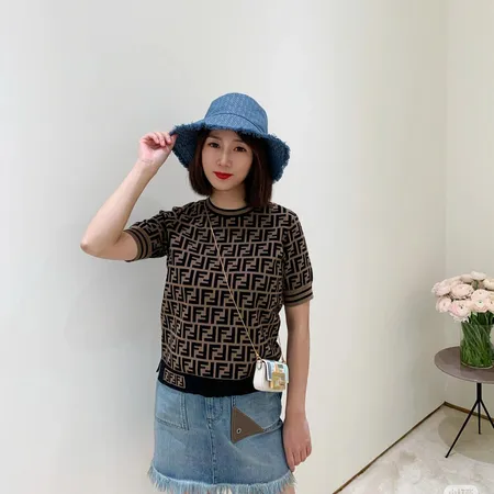 フェンディ Tシャツ