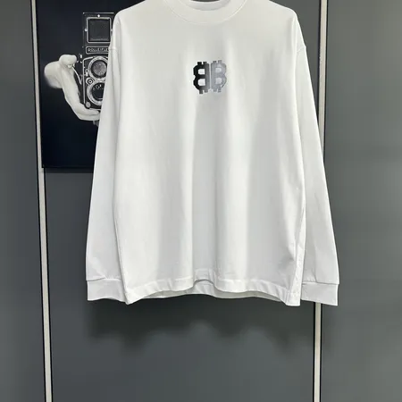 バレンシアガ Tシャツ