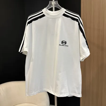 バレンシアガ Tシャツ