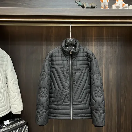 ルイヴィトン ダウンジャケット