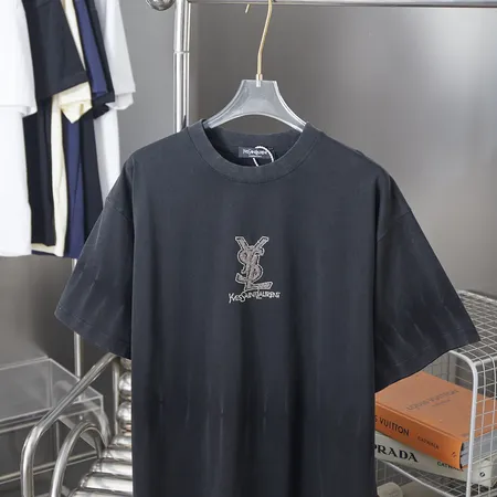 イブサンローラン Tシャツ