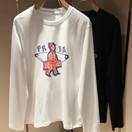 プラダ Tシャツ