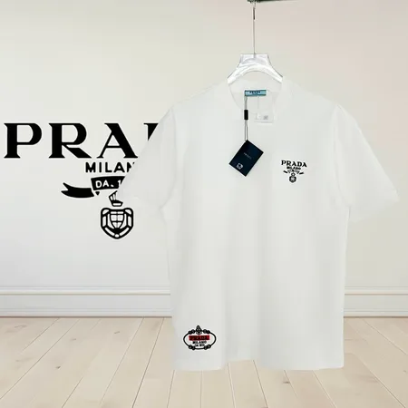 プラダ Tシャツ