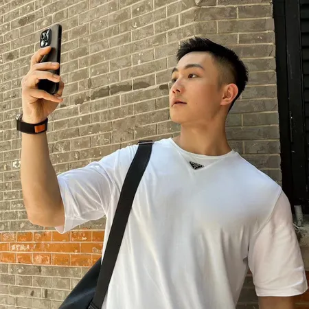 プラダ Tシャツ