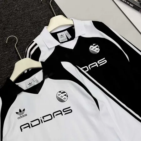 アディダス Tシャツ