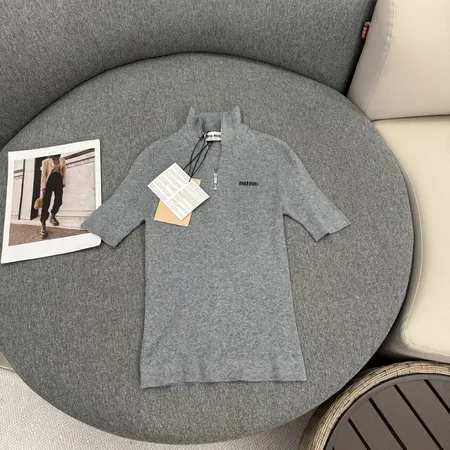 ミュウミュウ Tシャツ