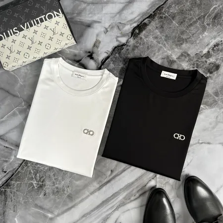 フェラガモ Tシャツ