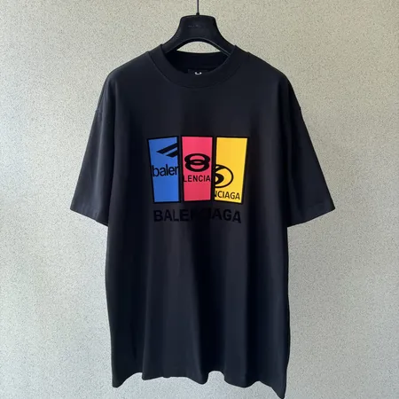 バレンシアガ Tシャツ