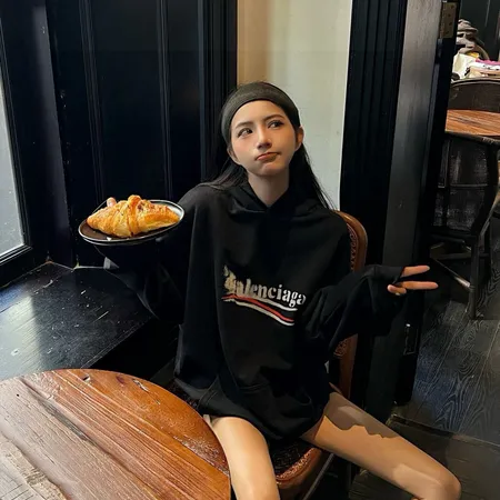 バレンシアガ パーカー