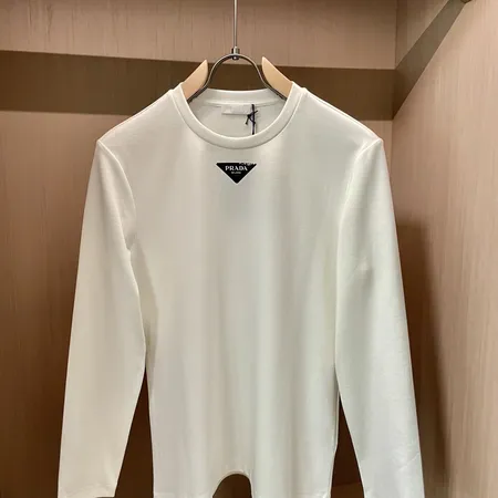 プラダ Tシャツ