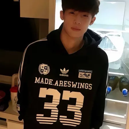 アディダス パーカー