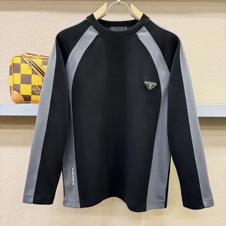 プラダ Tシャツ