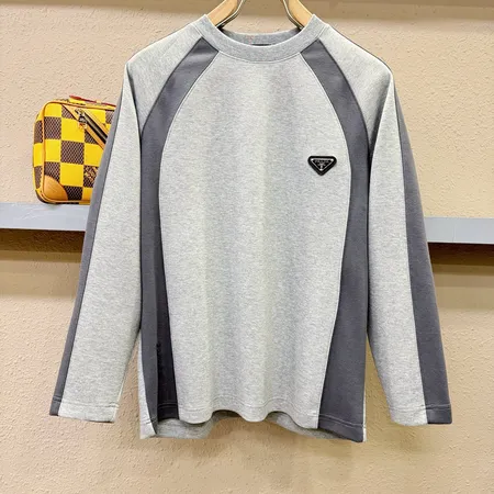 プラダ Tシャツ