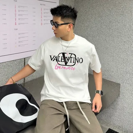 ヴァレンティノ Tシャツ