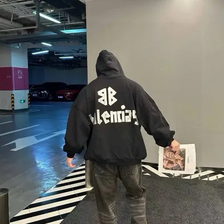 バレンシアガ パーカー