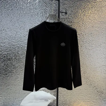 プラダ Tシャツ