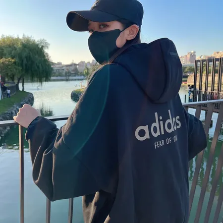 アディダス パーカー