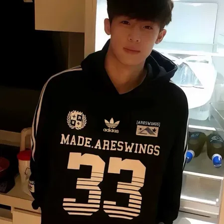 アディダス パーカー