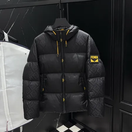 フェンディ ダウンジャケット