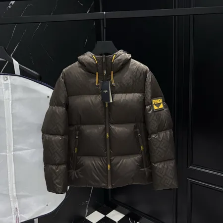 フェンディ ダウンジャケット