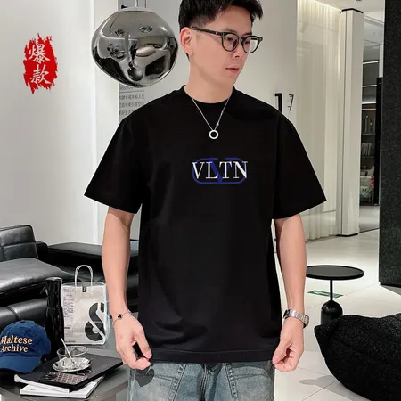 ヴァレンティノ Tシャツ