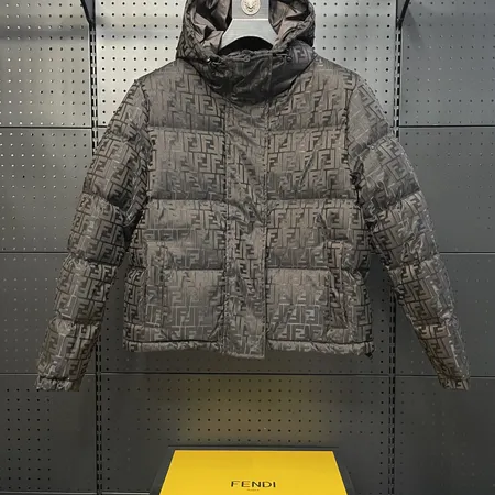 フェンディ ダウンジャケット