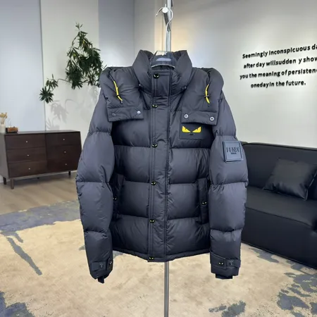 フェンディ ダウンジャケット