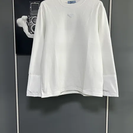 プラダ Tシャツ