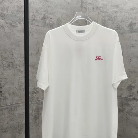 ヴァレンティノ Tシャツ
