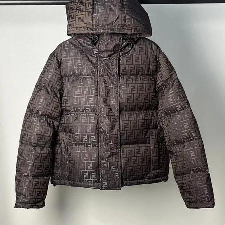 フェンディ ダウンジャケット