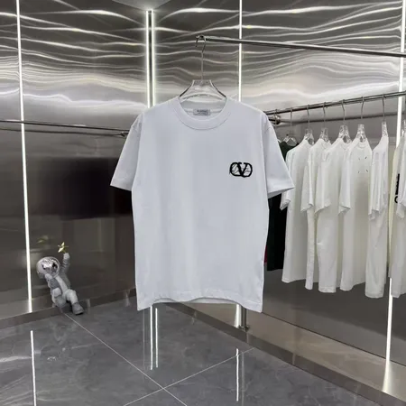 ヴァレンティノ Tシャツ