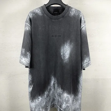 バレンシアガ Tシャツ