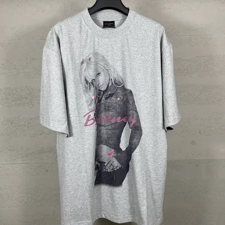 バレンシアガ Tシャツ