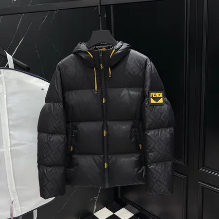 フェンディ ダウンジャケット